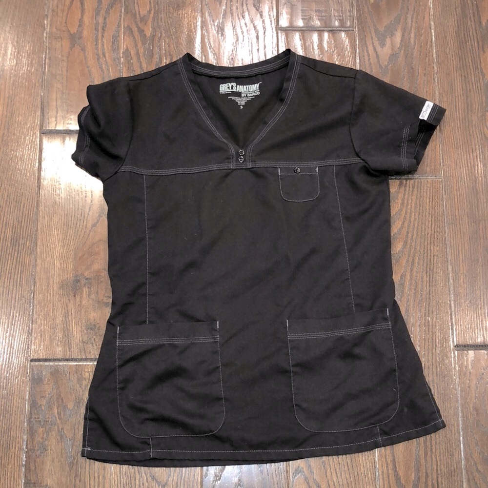 Greys anatomy nurses scrub top size small in black color